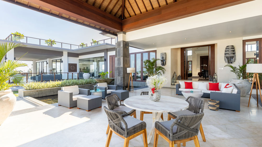 Tirtha Bayu Villa I - Bright outdoor living space